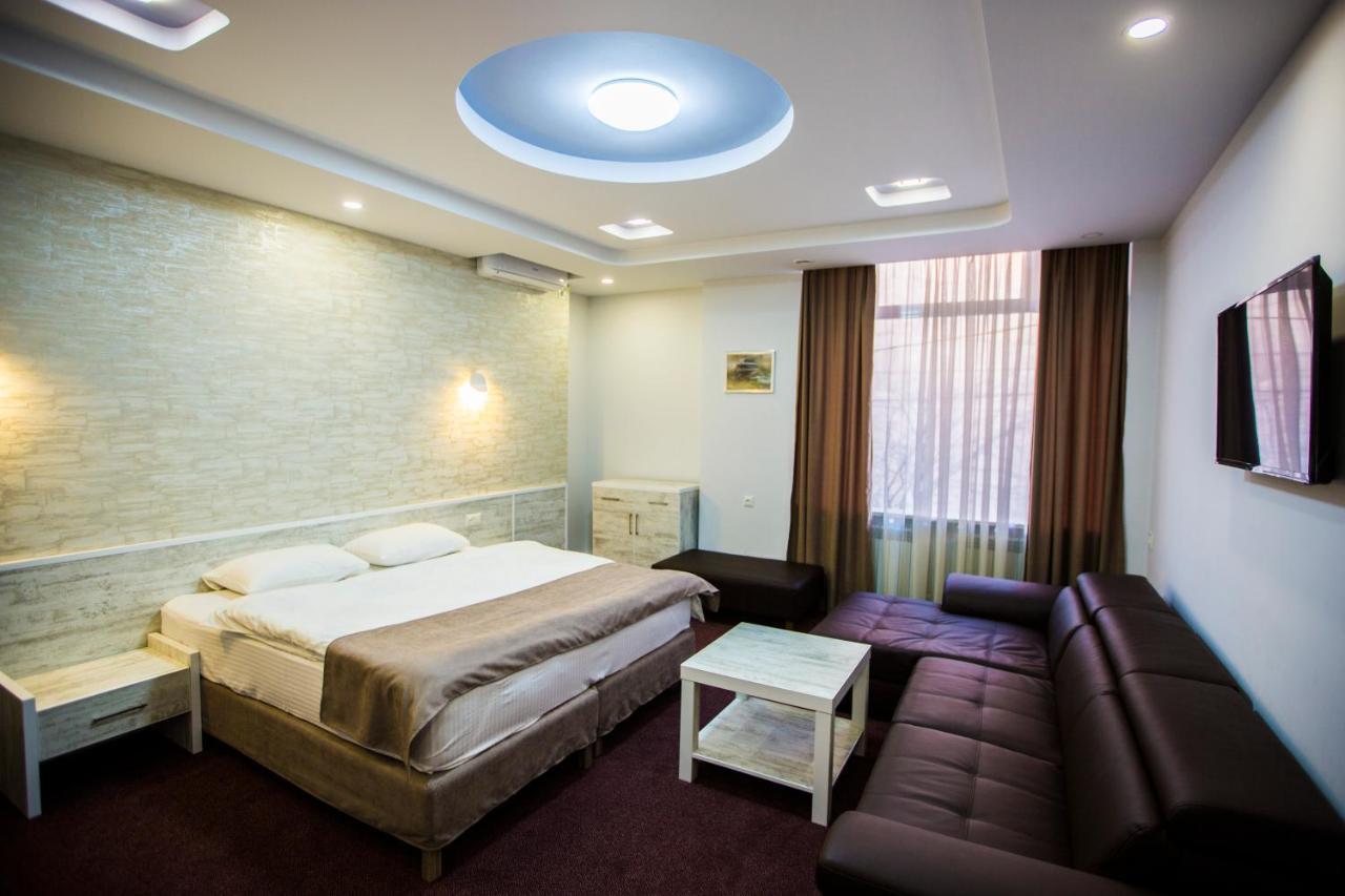 Hobby Hotel Yerevan Exterior photo